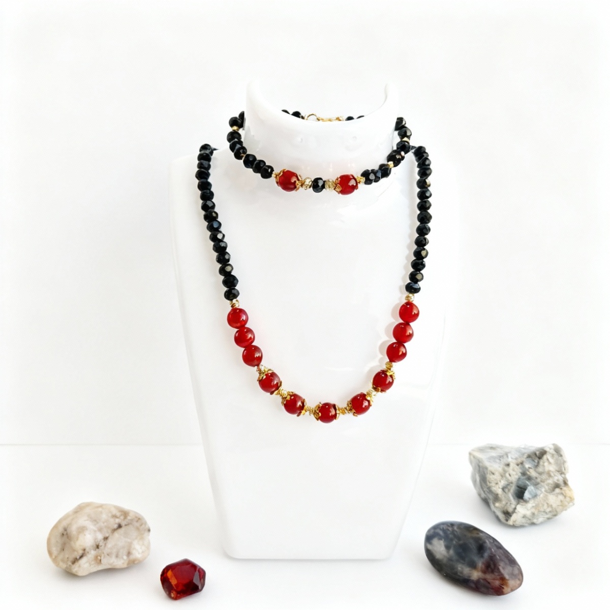 Kırmızı Akik ve Kristal Boncuk Doğal Taş Takı Seti - Enerji ve Berraklık